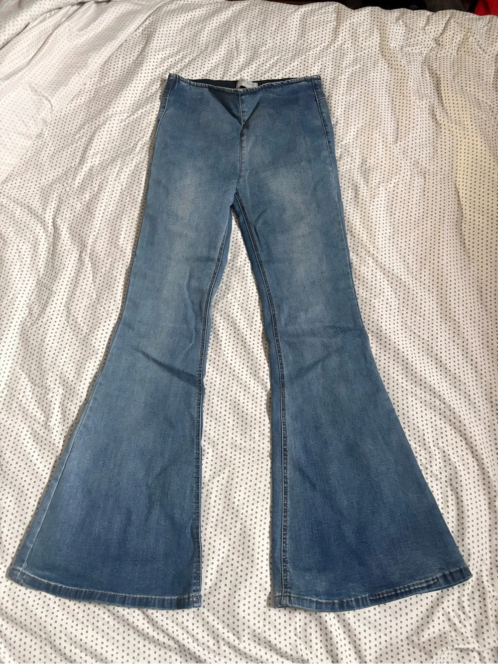 High-Rise Blue Flared Jeans - Wide Leg Style